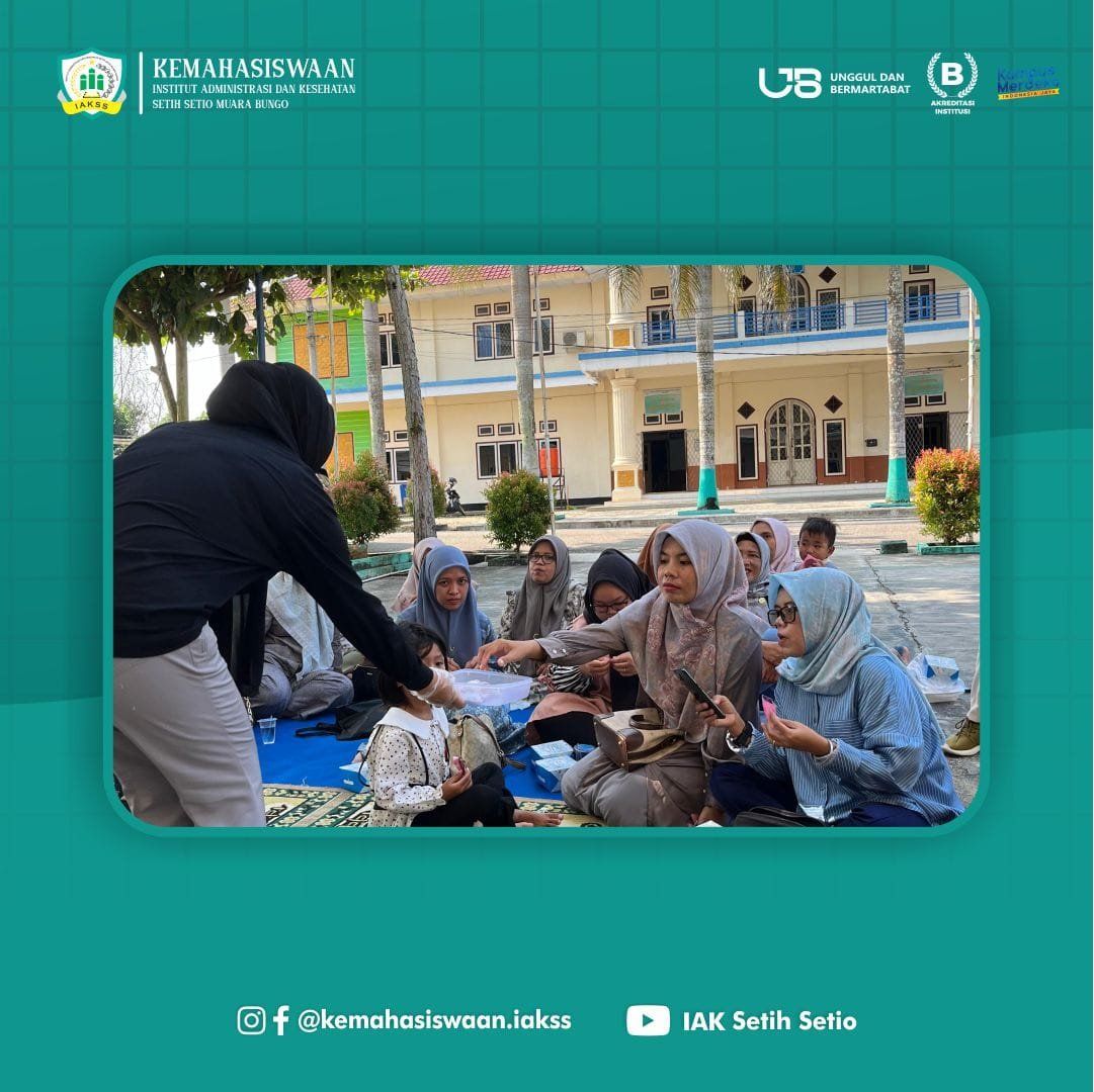 KELOMPOK USAHA MAHASISWA P2MW IAKSS MELAKUKAN DEMO PRODUK