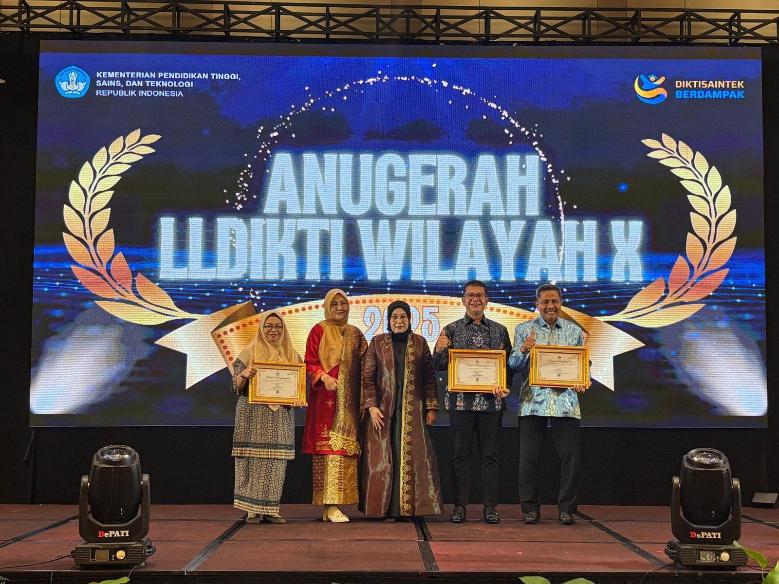 Institut Administrasi dan Kesehatan Setih Setio Meraih Dua Penghargaan LLDIKTI X